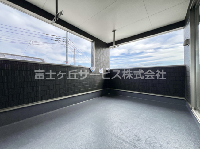 【バルコニー】 | 沼津市東椎路 6期 新築一戸建て | 広々としたバルコニーです