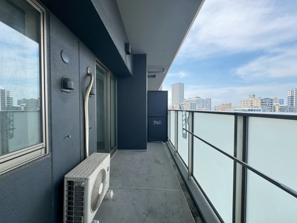 【バルコニー】 | 【バルコニー】奥行もあり洗濯物もたくさん干していただけます☆