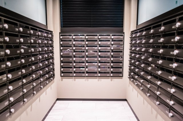 【設備】 | 【メールコーナー】シンプルなデザインで使い勝手の良い郵便受けです！