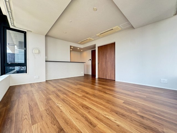 【居間・リビング】 | 【リビングダイニング】約18.6帖の開放的なLDK☆床暖房付で、寒い冬も快適！