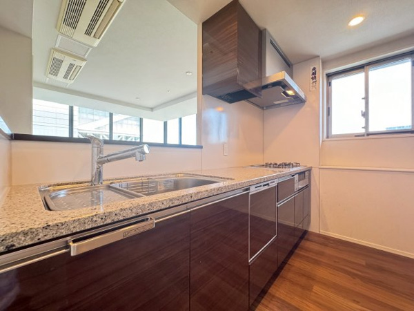 【キッチン】 | 【キッチン】カウンターキッチンとなっており、景色を楽しみながらお料理していただけます◎