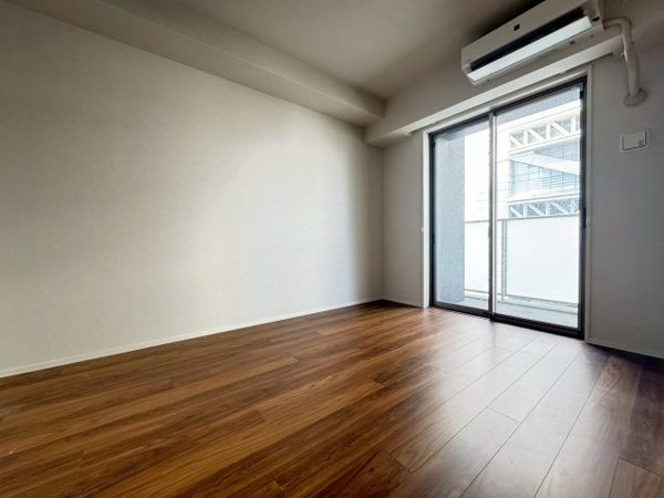 【洋室】 | 【洋室①】約7.0帖の洋室です◎ダブルベッドを置いても十分な広さです◎