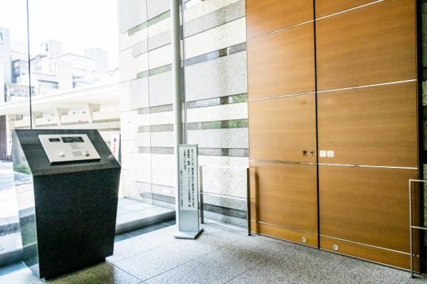 【エントランス】 | 【風除室】もちろんオートロックです！強固なトリプルセキュリティで安心◎