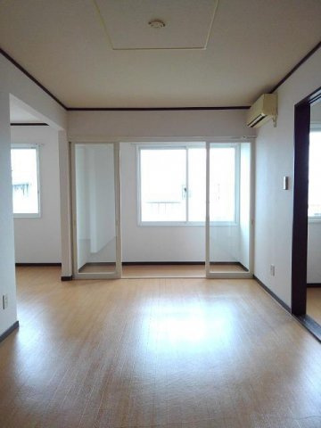 ノーヴァⅠの居間・リビング|ゆったりとしたリビングです