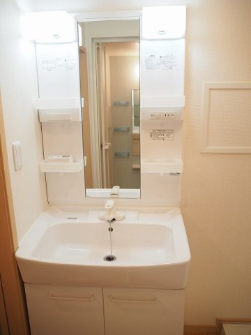 クロワールベルＡの洗面所|スペースが確保できる洗面所です