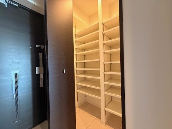 モアグレース岐阜加納10階の玄関