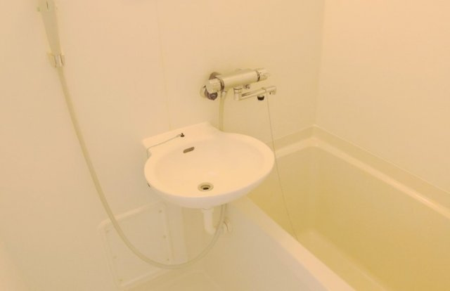 レオパレス駅南Ｗｉｎｇの浴室|バストイレ別