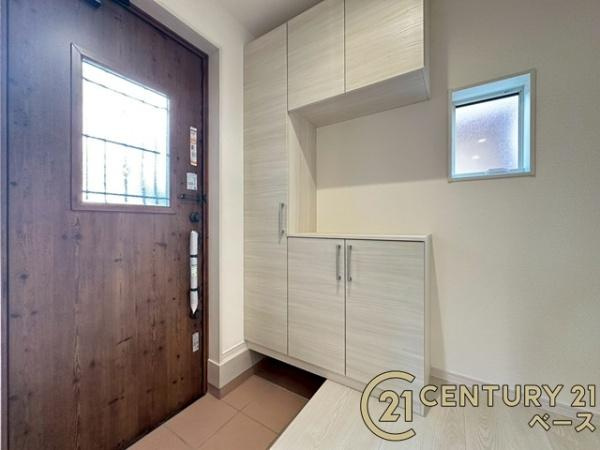 リーブルガーデン田部町 １号棟 ／新築一戸建の玄関|■現地撮影写真■すっきりとした明るい玄関が家族やお客様を迎えてくれます！