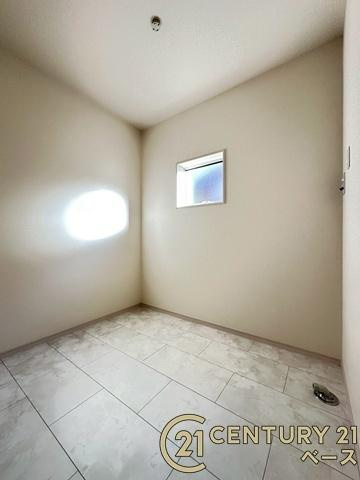 リーブルガーデン田部町 １号棟 ／新築一戸建の内装|■現地撮影写真■洗面室とは別にゆとりのあるランドリールームも完備！