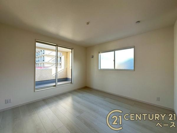 リーブルガーデン田部町 １号棟 ／新築一戸建の寝室|■現地撮影写真■開放感のある広々した主寝室！他に洋室が２部屋ございます！