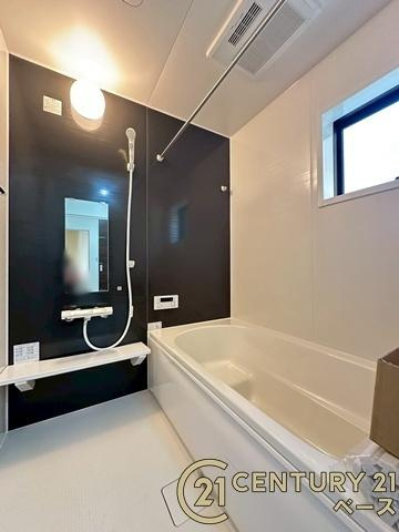 リーブルガーデン田部町 ２号棟 ／新築一戸建の浴室|■現地撮影写真■ゆったりしたサイズの浴室！足を伸ばしての入浴は疲れも癒してくれます！