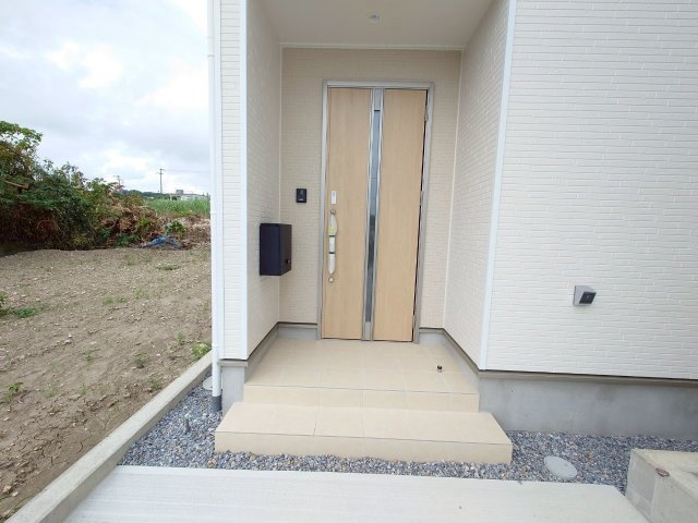 ♥♥糸満市宇江城第2-1号棟（全5棟）の玄関