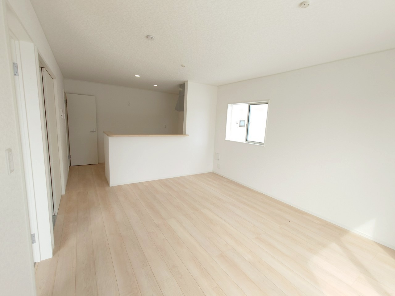 ♥♥　糸満市宇江城第2-2号棟（全5棟）の居間・リビング