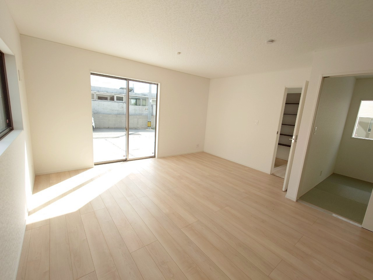 ♥♥糸満市宇江城第2-4号棟（全5棟）の居間・リビング