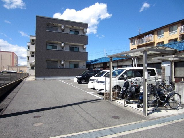 【駐車場】