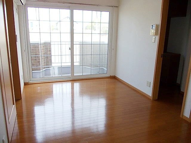 ソフィーシアＢの居間・リビング|こちらのリビングで趣味の時間をお楽しみください