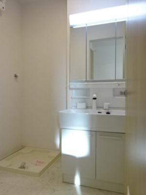 【洗面所】 | ＭＫハイツ　Ａ | 明るい洗面所です