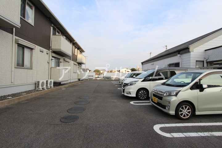 プライムコートの駐車場