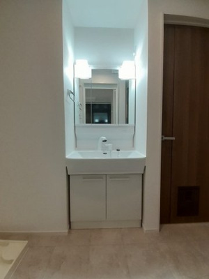 【洗面所】 | グランドゥールⅡ | 明るい洗面所です