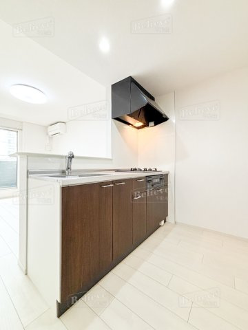 Benesta久留米のキッチン|3口コンロ・グリル付きの使いやすいシステムキッチンです♪