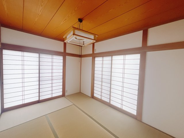 【中古戸建】前橋市後閑町の和室|■1階和室｜和室を書斎にしたり、冬にはコタツを敷いて家族みんなで年越しをするのもいいですね。家族みんなのお気に入りの空間になります♪