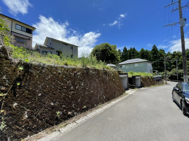 鹿児島市牟礼岡一丁目土地の前面道路含む現地写真