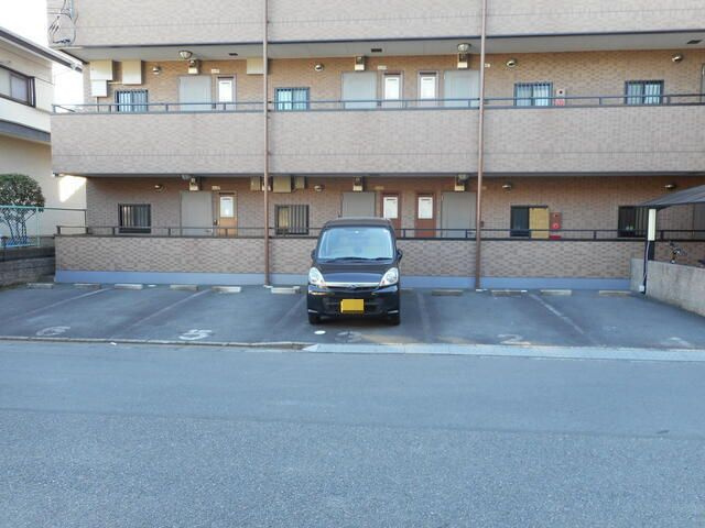 サンライズの駐車場