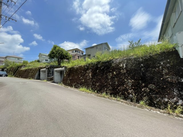 鹿児島市牟礼岡一丁目土地の前面道路含む現地写真