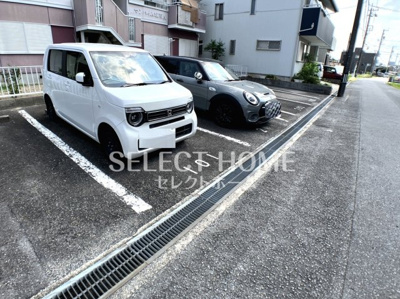 【駐車場】 | マンハイム城南　A | 駐車場があるので、車を買う予定の方も安心です