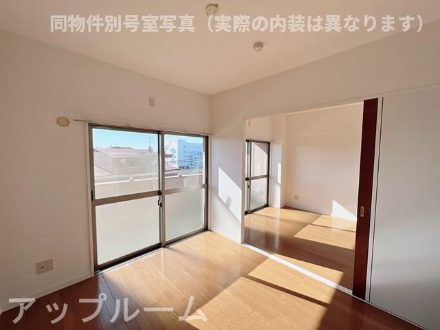 フェリーチェ勝川の居間・リビング