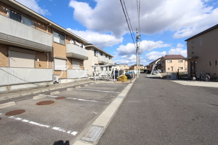 TWIN BRIDGE TOWER Bの駐車場
