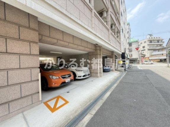 Uresidence京橋の駐車場
