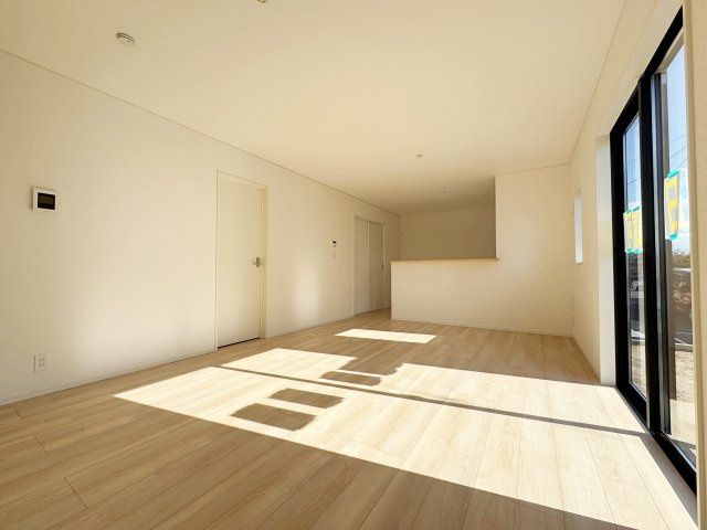 新築戸建・建売　郡山市田村町金屋字上川原　CRADLE GARDEN　全4棟の居間・リビング|操作も簡単なモニター付きインターフォンで、セキュリティを強化！