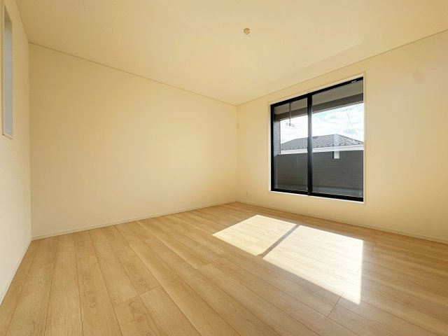 新築戸建・建売　郡山市田村町金屋字上川原　CRADLE GARDEN　全4棟の洋室|ホワイトベースの爽やかな洋室！2面採光で日差しがしっかり入り、朝もすっきり目覚められます♪