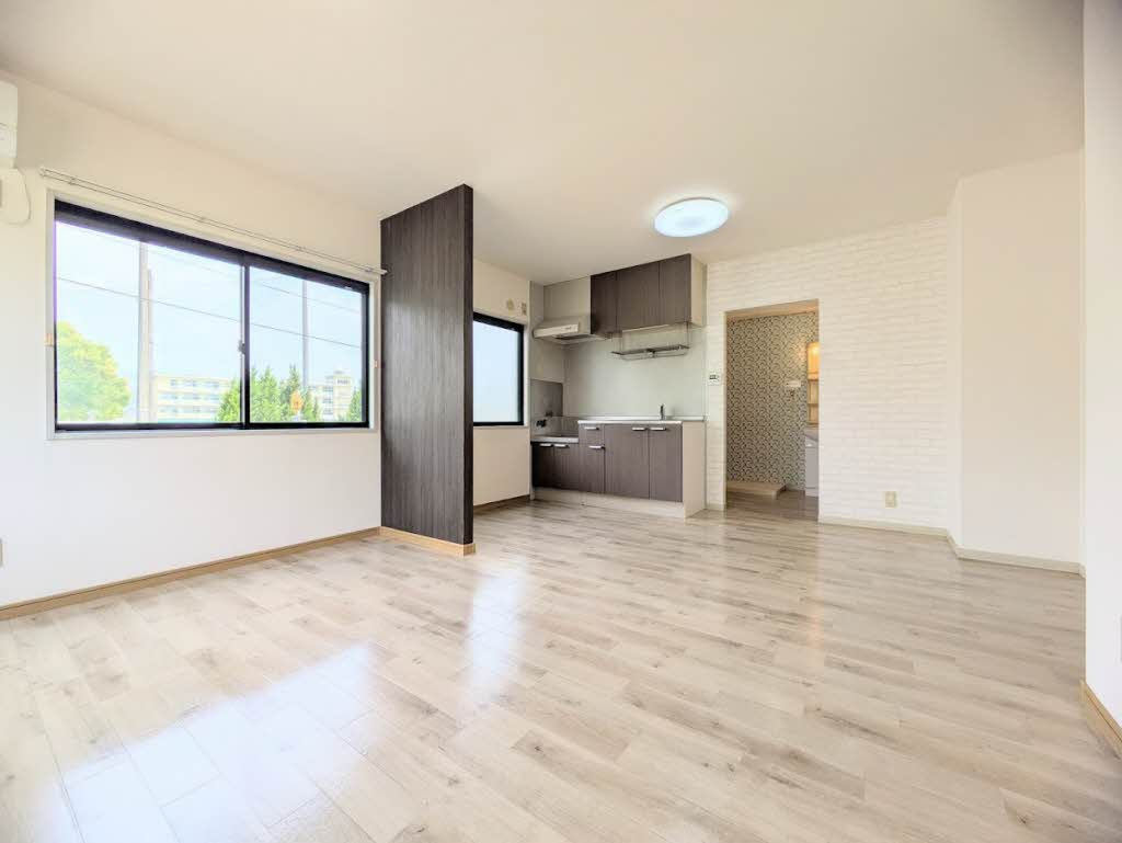 サンライフ光A棟の居間・リビング