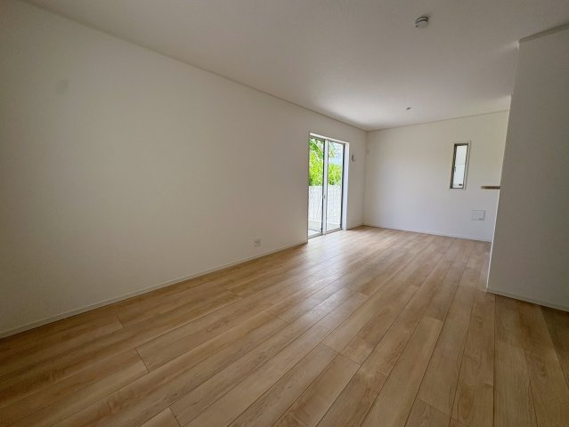 クレイドルガーデン糸満市宇江城 第2・3号棟の居間・リビング|二面採光で明るく広々としたLDK16.2帖