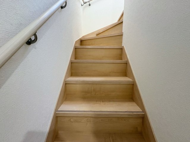 クレイドルガーデン糸満市宇江城 第2・3号棟の内装|手すり付き階段