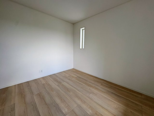 クレイドルガーデン糸満市宇江城 第2・3号棟の洋室|二面採光の２階洋室5.7帖