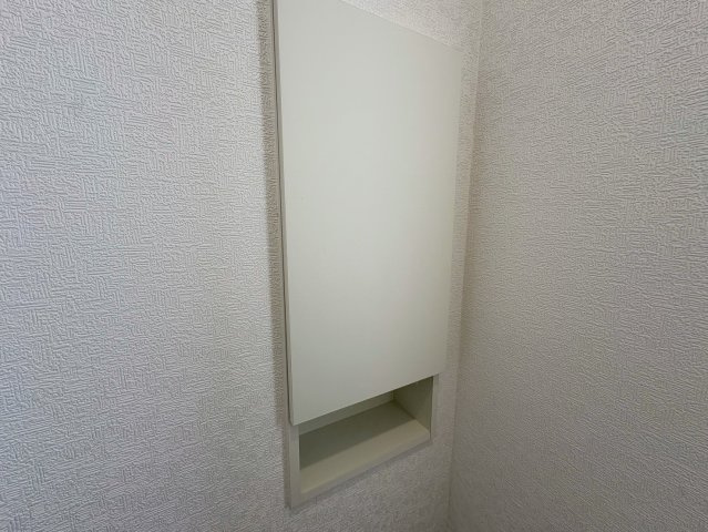 クレイドルガーデン糸満市宇江城 第2・3号棟のトイレ|２階トイレに設置された便利な収納棚