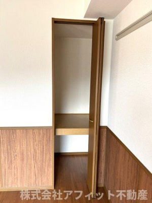 【その他】 | グレイス・クレセント C棟 | 南側洋室6帖の収納