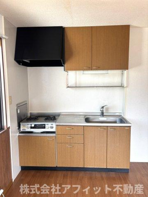 【キッチン】 | グレイス・クレセント C棟 | 吊戸棚付き