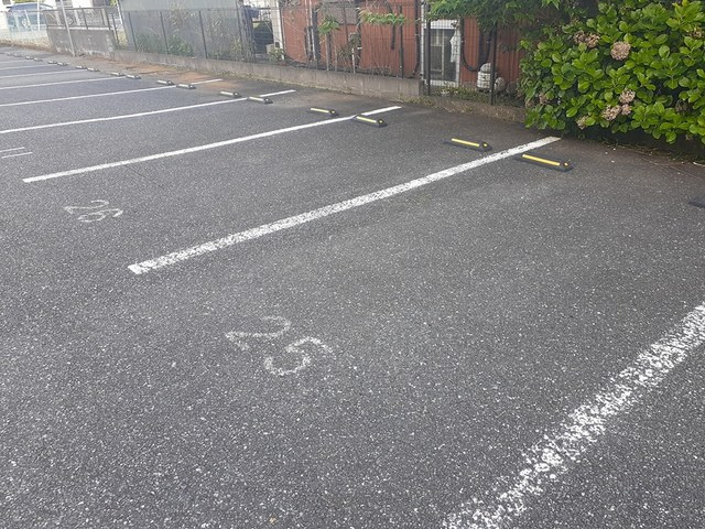 サンハイツ早野新田の駐車場