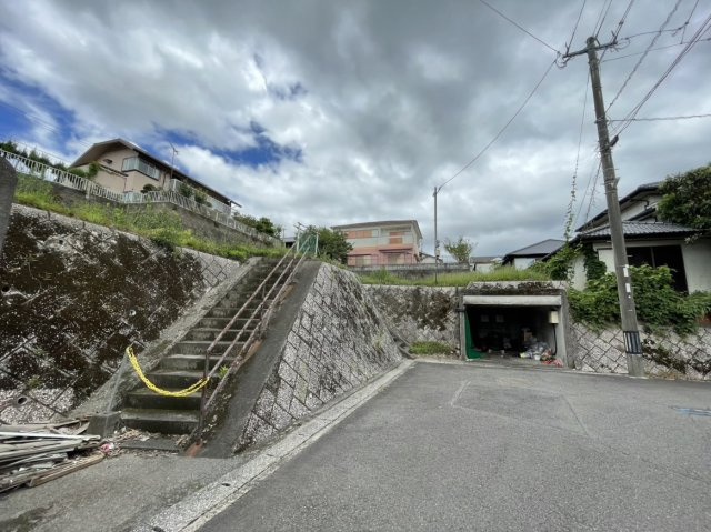 鹿児島市牟礼岡三丁目の前面道路含む現地写真