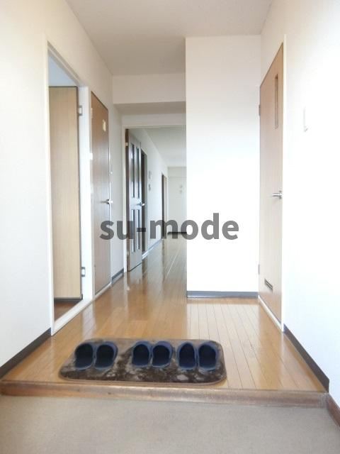 シャンテハイツの玄関