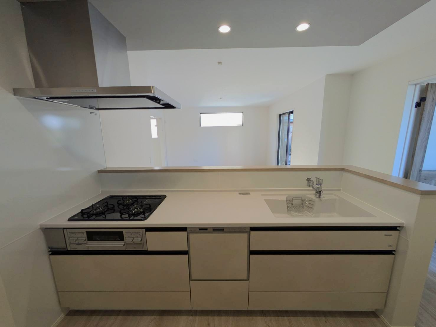 岡山市南区福富中2丁目 1期のキッチン|◆3口コンロで調理しやすいです。