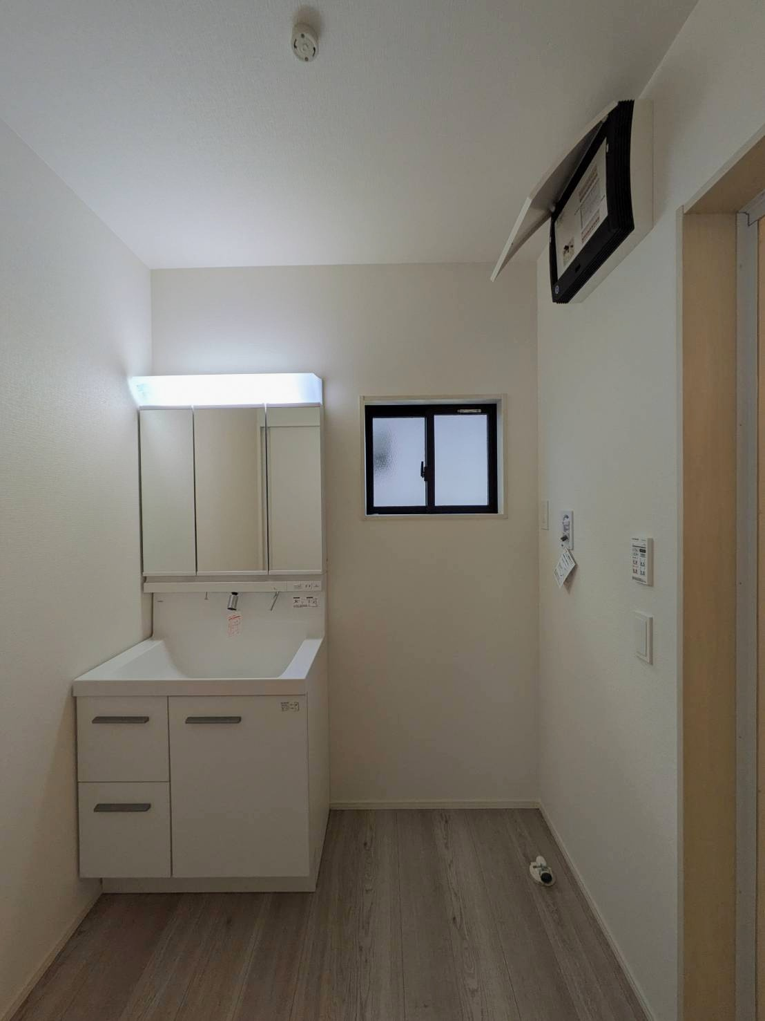 岡山市南区福富中2丁目 1期の独立洗面台|◆洗面室の様子です。