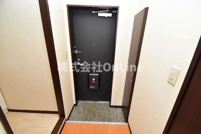 アンプルールクラージュエトッフの玄関