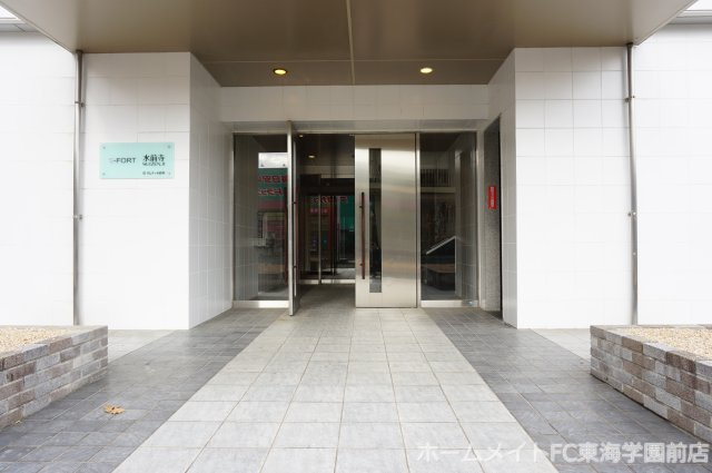 熊本市中央区水前寺３丁目の賃貸マンションのエントランス