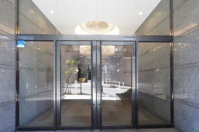 ルーブル板橋区役所前のエントランス