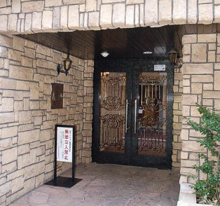 トーシンフェニックス笹塚参番館のエントランス